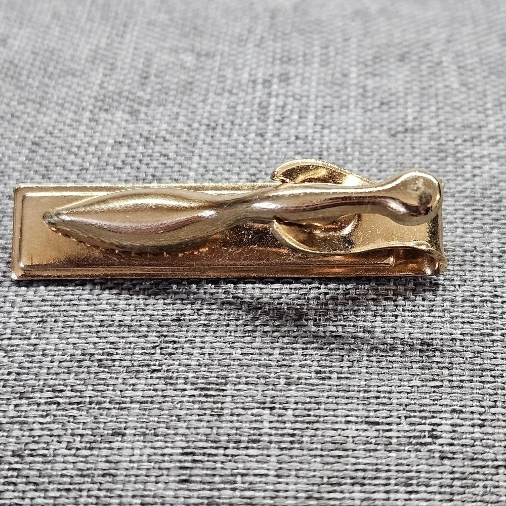 VINTAGE Florida Palm Trees & Flamingo 3D Black Gold-Tone Tie Bar Clip
